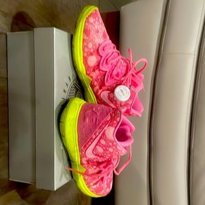 Nike Sponge Bob Patrick Kyrie.